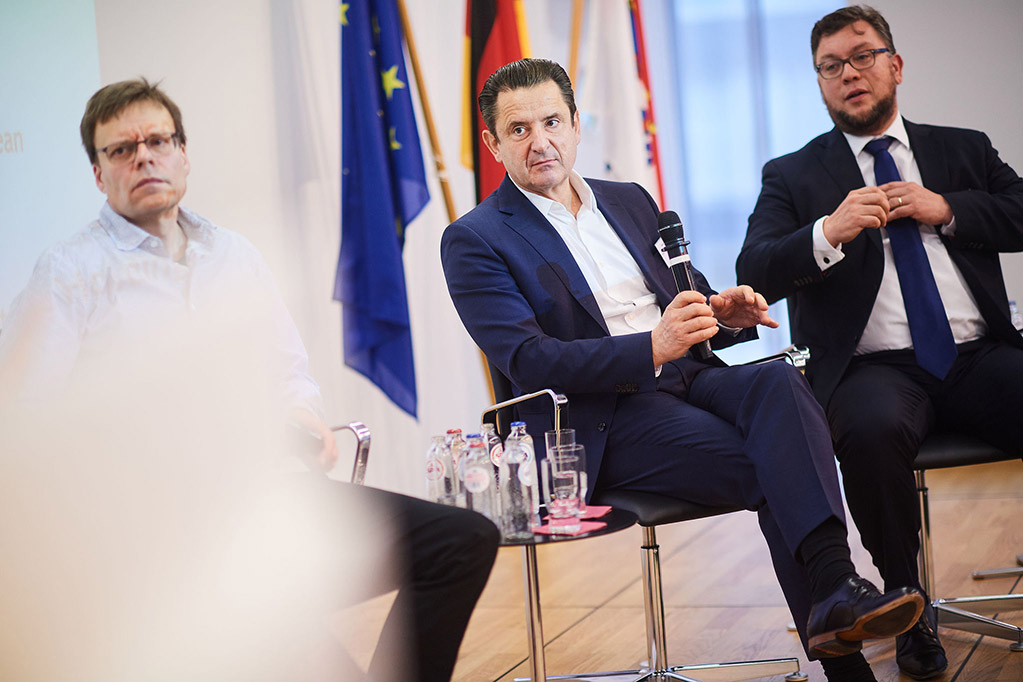 Panel_FESE.jpg Tilman Lüder (Europäische Kommission), Alexander Schindler (Union Investment) und Niels Lemmers (Niederländischer Anlegerverband)